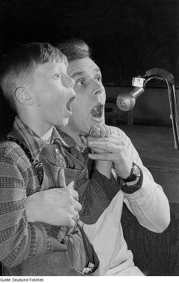 Tilos a jelnyelv! (oktatás egy lipcsei siketiskolában, 1953)