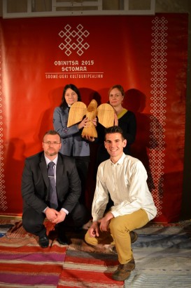 Tóth Tünde (BBI TMI), Kerdi-Liis Kirs (BBI TMI), Szoboszali András (Veszprém) és Waliduda Dániel (Iszkaszentgyörgy) a szoborral