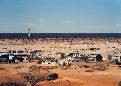 Tshabong városa a Kalahári-sivatagban (1995)