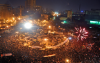Ünneplő tüntetők Kairóban