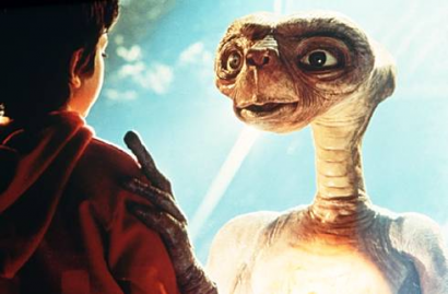 Vajon ET hasonlít az igazi földönkívüliekre (ha vannak)? És a nyelve?